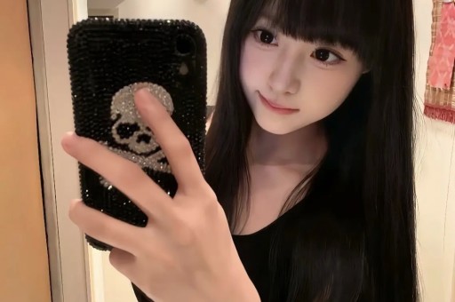 曝小马云疑恋爱女方正脸曝光颜值高身材好私密吻照流露