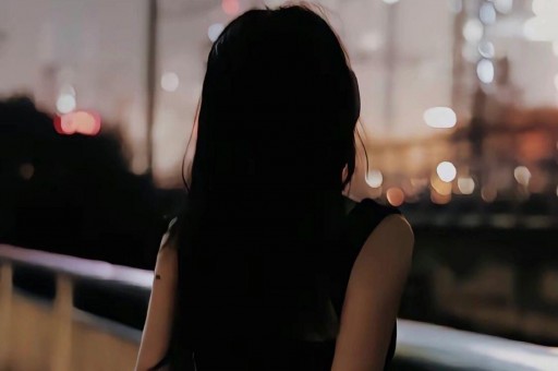 中秋晚会变“预制菜”？明星集体假唱穿帮主持人尬聊太敷衍
